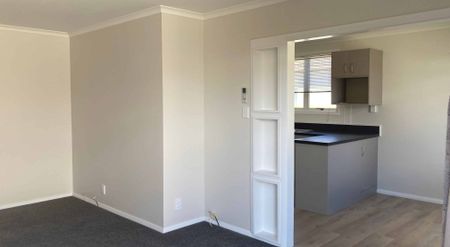 Three bedroom home includes lawns - Photo 5