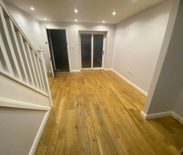 1 bedroom mews to rent - Photo 4