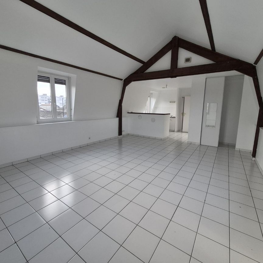 Location Appartement 1 pièce 47m² VALENCIENNES 59300 - Photo 1