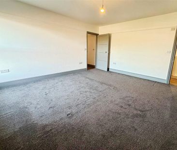 3 bedroom flat to rent - Photo 4