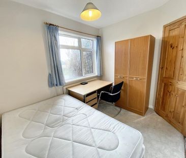 4 bedroom semi-detached house to rent - Photo 4