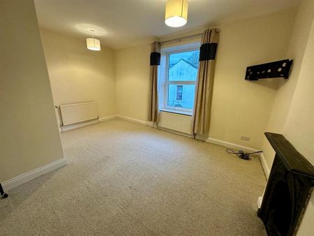 2 bedroom end of terrace house to rent - Photo 3