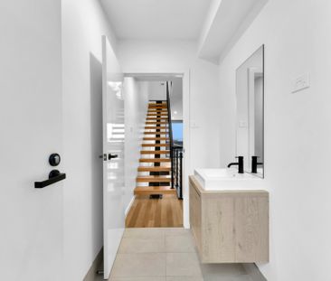 Contemporary Townhouse! - Photo 3