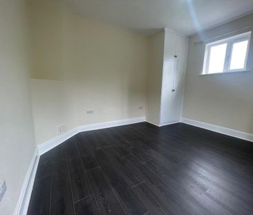 2 bedroom character property to rent - Photo 2