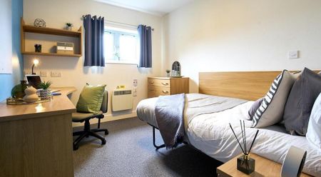 1 bedroom in a flat share to rent - Photo 5