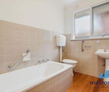 4/11 St Kinnord Street, ABERFELDIE, VIC - Photo 2