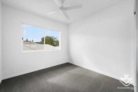 Brand New 4 Bed with Solar - Photo 4