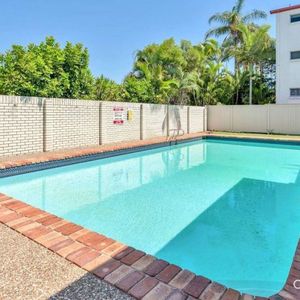 Centrally Located 2 Bedroom Unit With Secure Parking - Photo 2