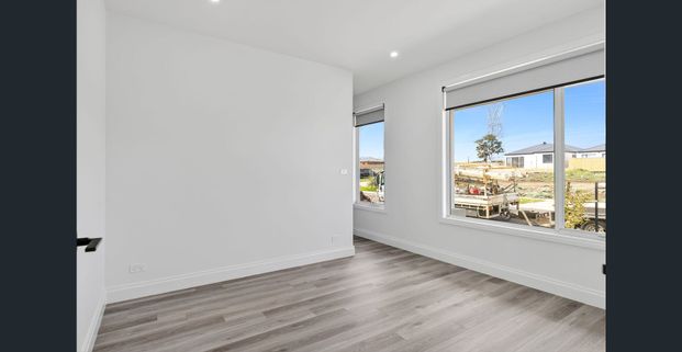 Stunning 3-Bedroom Family Home in Mickleham - Photo 1