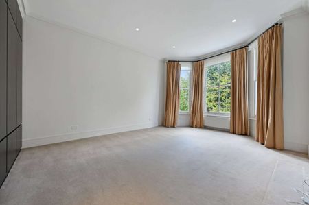 An exceptional Victorian townhouse with a private roof terrace and communal gardens. - Photo 5
