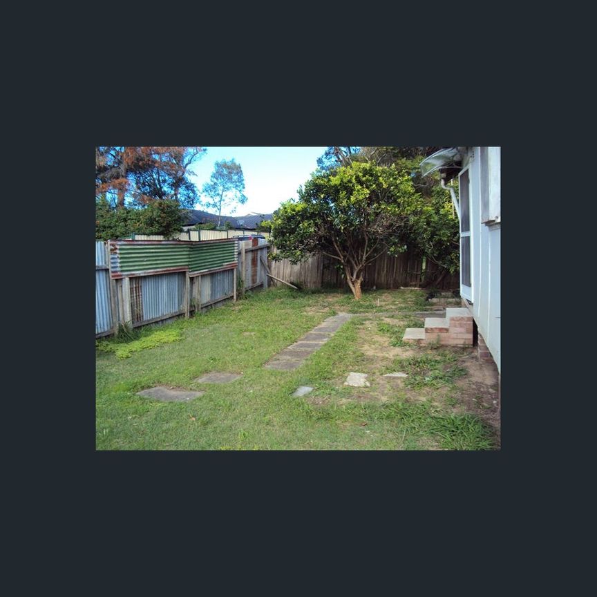 Studio Cabin with Generous Outdoor Space - Close to Beach & Shops - Photo 2