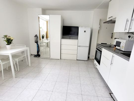 Studio Flat, Ruthin Close, LU1 - Photo 1