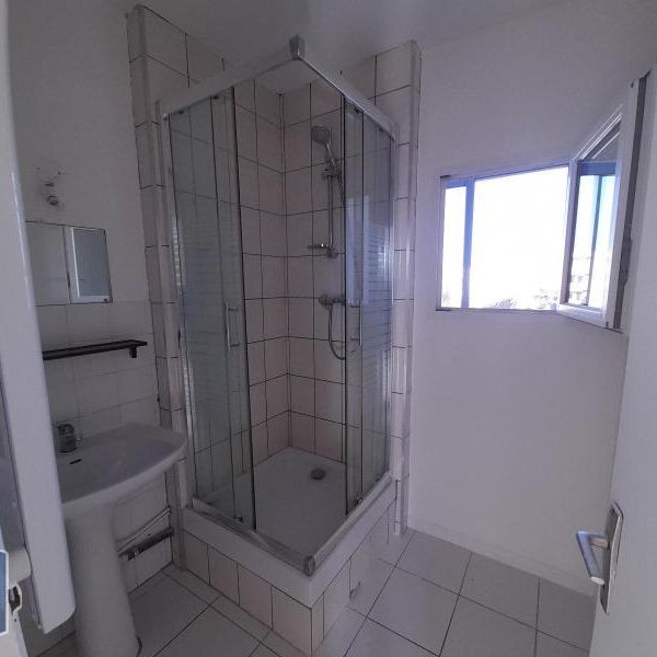 Location Appartement 4 pièces 66m² MARIGNANE 13700 - Photo 1