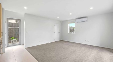 Coastal Townhouse - Photo 3