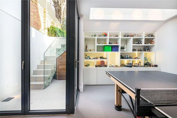6 bedroom terraced house to rent - Photo 1