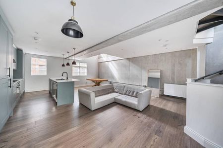 4 bedroom detached house to rent - Photo 2