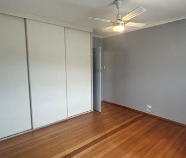 GREAT LOCATION THREE BEDROOM FAMILY HOME - Photo 6