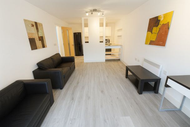 Room in a Shared Flat, Southside, B5 - Photo 1