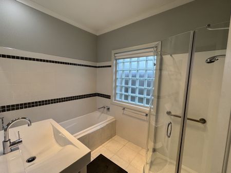 You'll Love, Living Here! - Photo 5