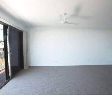 MODERN THREE BEDROOM FULLY AIR CONDITIONED TOWNHOUSE - Photo 4