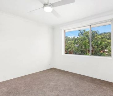Ultra Stylish Three Bedroom Apartment - Photo 2