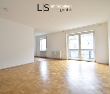 sehr schöne, großzügige und helle 3-Zimmer Wohnung mit Balkon! - Photo 2