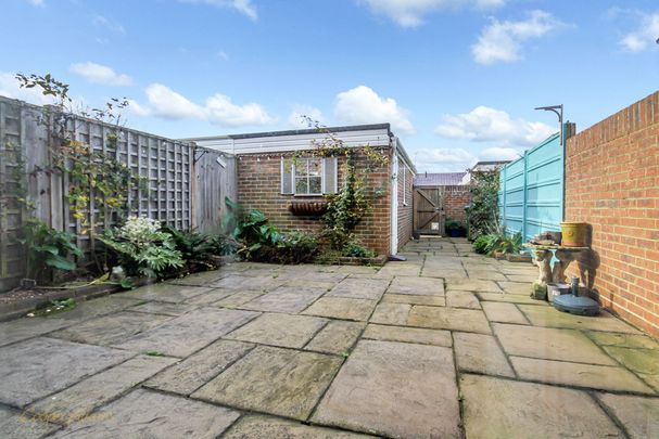 3 bed mid-terraced house to rent in Dolphin Way, Rustington, BN16 - Photo 1