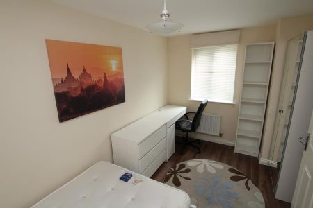 5 bedroom terraced house to rent - Photo 4
