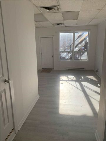 For Lease - 881 St Clair Avenue Unit# Main #2, Toronto, Ontario - Photo 4