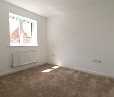 3 bedroom end of terrace house to rent - Photo 2