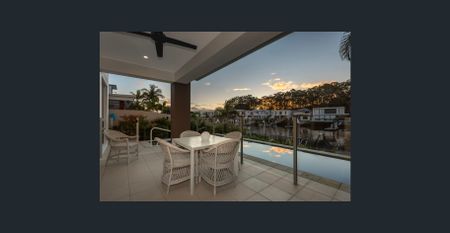 5-BEDROOM HOME WITH PRIVATE PONTOON & POOL!!! - Photo 5