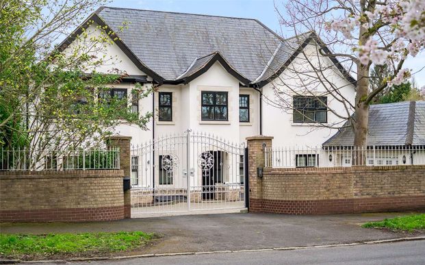 An exceptional gated residence extending to approximately 6,500 sq ft, set on one of Bramhall’s most prestigious addresses. - Photo 1