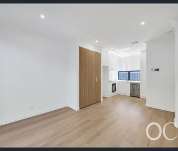Open the door to modern Findon living - Photo 1
