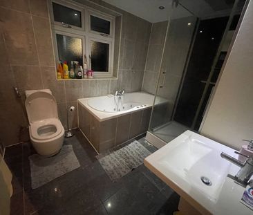 Room in a Shared House, Holland Park Avenue, IG3 - Photo 1