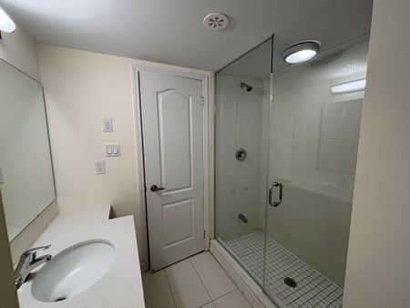 For Lease - 1B Clintwood Gate, Toronto, Ontario - Photo 4