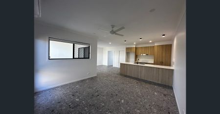 Terrace Family Home - Photo 3