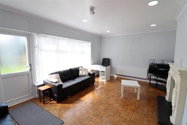 6 bedroom house to rent - Photo 1