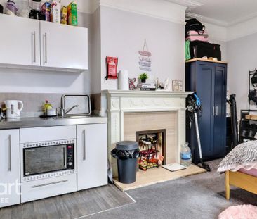 1 bedroom in a house share to rent - Photo 4