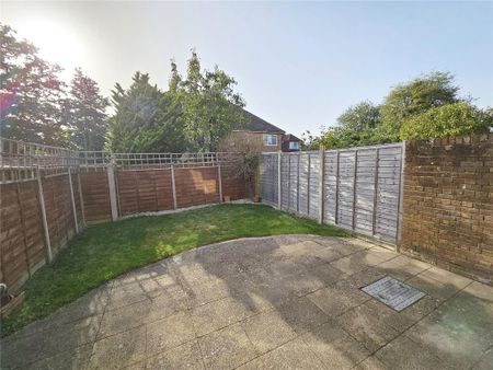 3 bedroom end of terrace house to rent - Photo 3