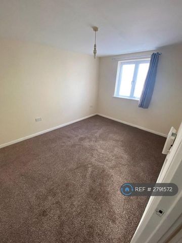 3 bedroom flat to rent - Photo 5