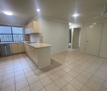 Stones throw to Coomera River - Photo 6