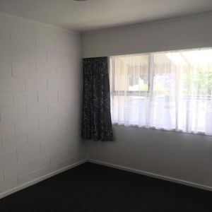 Handy location - Photo 3