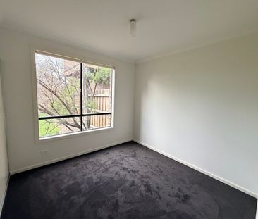 5/9 Petrea Place, Harkness VIC 3337 - Photo 2