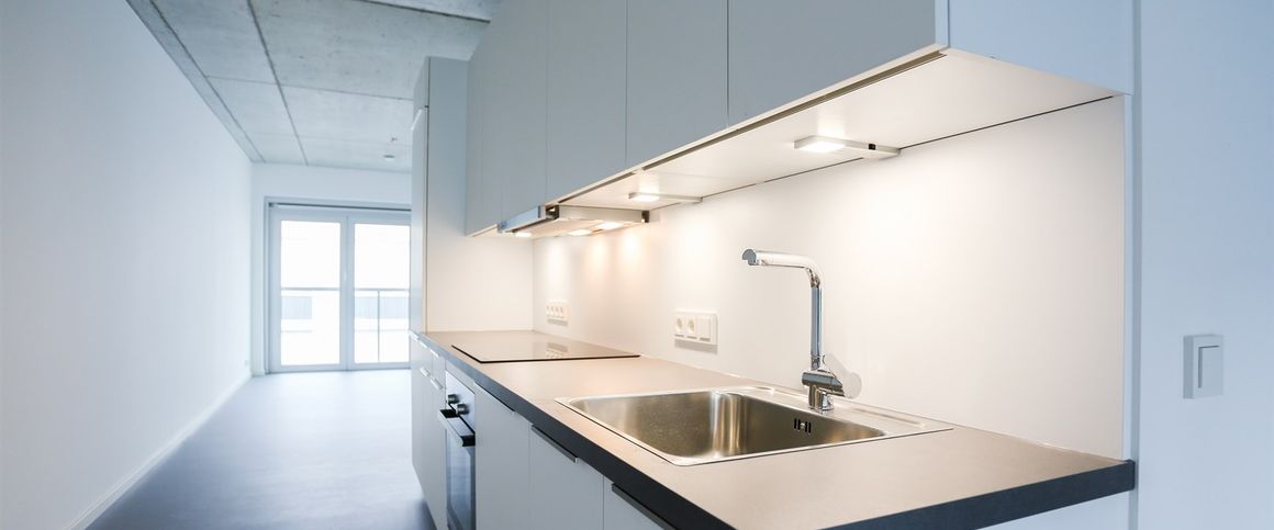 Toll geschnittene Familienwohnung mit einem Gefühl von 4 Zimmern - top ausgestattet in Mitte! - Photo 1