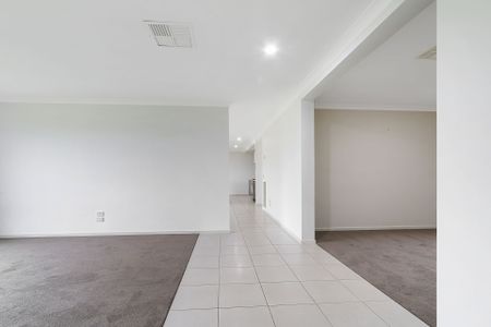 Where Contemporary Living Meets Everyday Ease - Photo 2