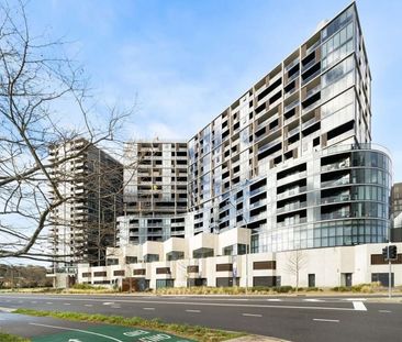 Modern & Stylish One-Bedroom in Central Belconnen - Lake View - Photo 2