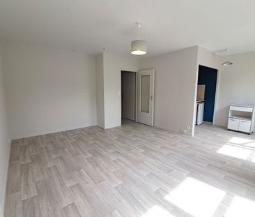 Location Appartement 1 pièce 34m² - Photo 3