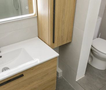Room in a shared 8-bedroom apartment for rent in Collblanc - Photo 1