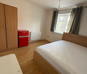 Room in a Shared House, Windmill Lane, E15 - Photo 1