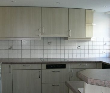 Helle und gemütliche 5 1/2 Wohnung, nur 200 m vom See entfernt - Photo 1